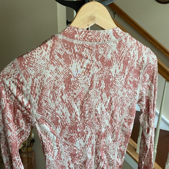 Free People Intimately Long Sleeve Active Wear Top Animal Print Size S - Picture 2 of 12
